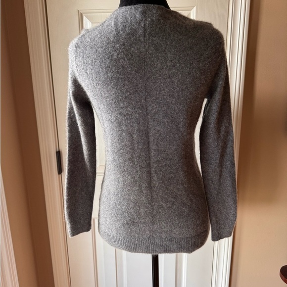 41 Hawthorn Gray 100% Cashmere V-Neck Women's Sweater - Picture 3 of 8